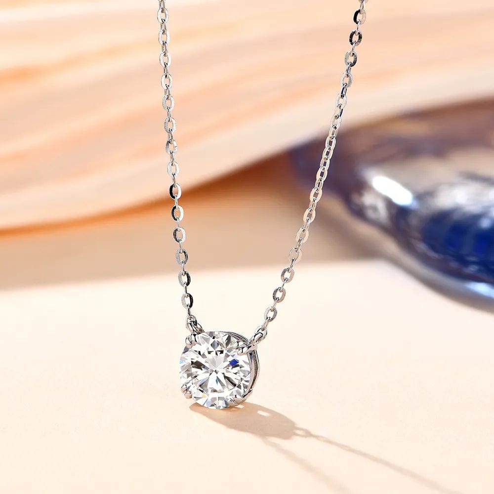collier en argent avec diamant
