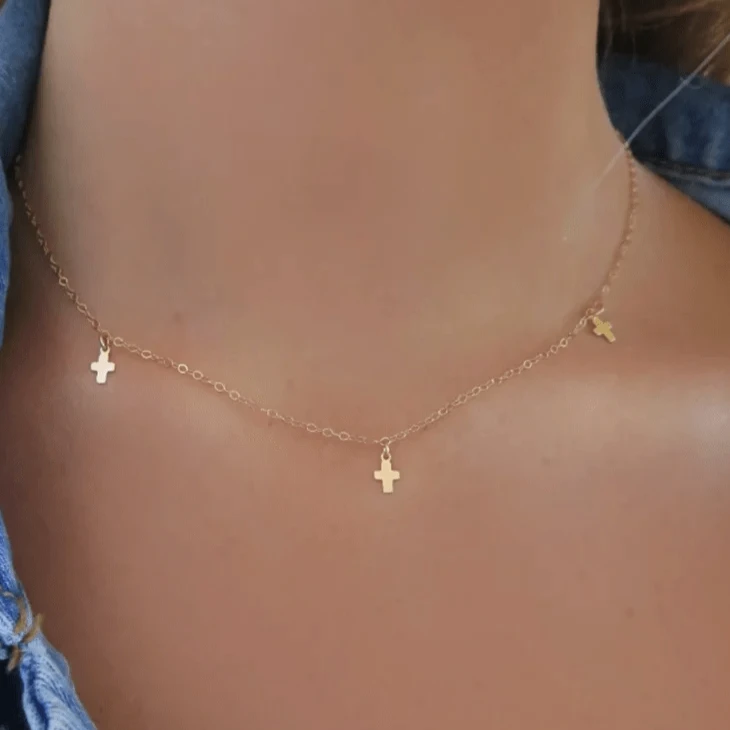 élégant collier croix