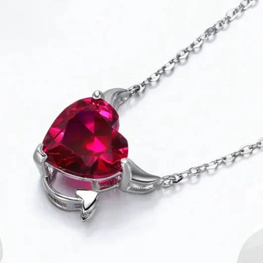 collier élégant coeur rouge