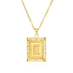 Pendentif dorée lettre "E"