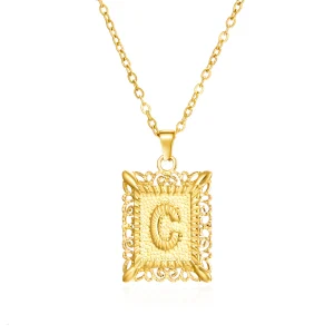Pendentif dorée lettre "C"