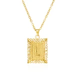 Pendentif dorée lettre "L"