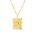Pendentif dorée lettre "P"